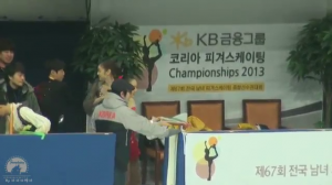 Yu-Na Kim Receives Gold Medal at the 2013 Korea National Championship Victory Ceremony